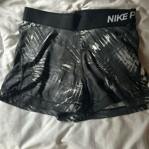 Black and White nike pros